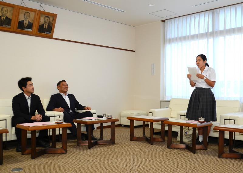 小川選手が市長たちに大会への意気込みを語りました