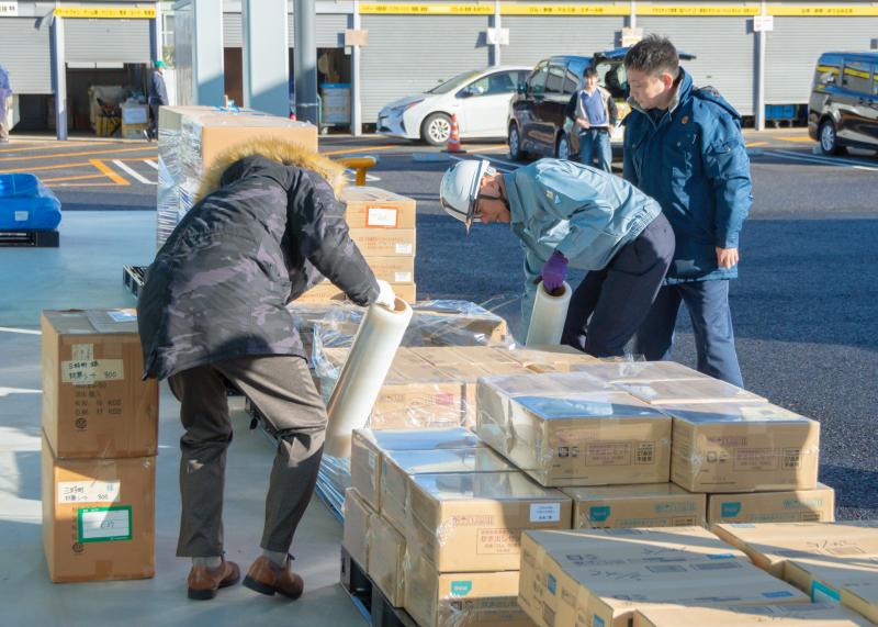 能登半島地震に対する救援物資の積み込み2